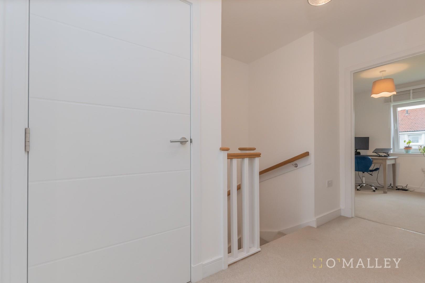 17. Upstairs Hallway 2.jpg